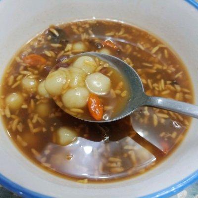 红豆酒酿圆子的做法，红糖酒酿圆子的做法（一定要收藏的黑糖姜丝酒酿小圆子）