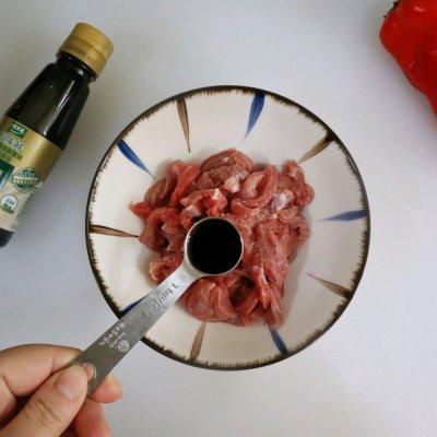 小炒牛肉怎么做好吃又嫩，小炒牛肉的做法 最正宗的做法（双椒小炒牛肉❤️肉嫩有技巧❗️年夜饭宴客菜）