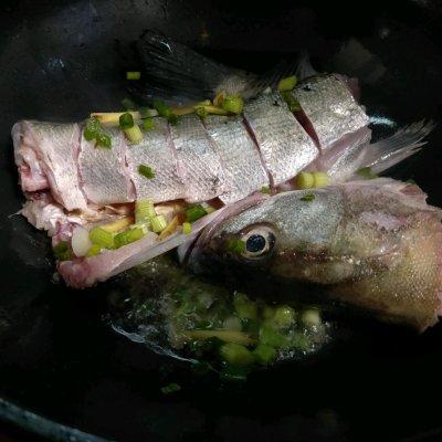 家常炖鱼汤的简单做法，最简单家庭炖鱼汤做法（鲜香下饭的奶白色的鱼汤）