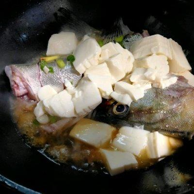 家常炖鱼汤的简单做法，最简单家庭炖鱼汤做法（鲜香下饭的奶白色的鱼汤）