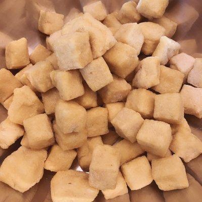 豆腐泡怎么做好吃，炸豆腐泡怎么做好吃（正宗地道的拌豆腐泡做法）