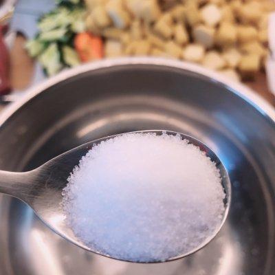 豆腐泡怎么做好吃，炸豆腐泡怎么做好吃（正宗地道的拌豆腐泡做法）