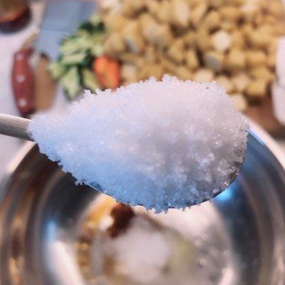 豆腐泡怎么做好吃，炸豆腐泡怎么做好吃（正宗地道的拌豆腐泡做法）