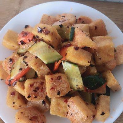 豆腐泡怎么做好吃，炸豆腐泡怎么做好吃（正宗地道的拌豆腐泡做法）