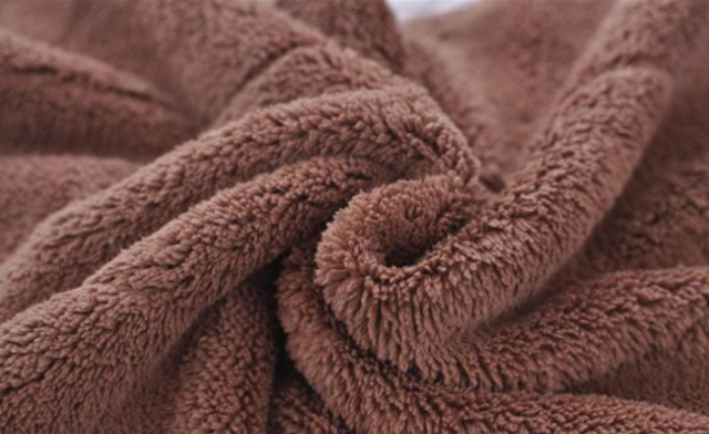 法兰绒是什么面料，好的法兰绒具备什么特点（盖了一个冬天的绒被）