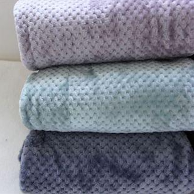 法兰绒是什么面料，好的法兰绒具备什么特点（盖了一个冬天的绒被）