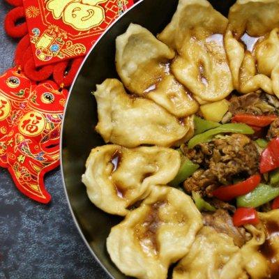 贴饼子的家常做法,小鸡贴饼子的家常做法(地锅鸡贴饼子—真香的技能