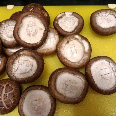 鲍鱼的家常做法清蒸，好吃下饭的素鲍鱼几分钟就学到手（粉丝鲍鱼的家常做法清蒸）