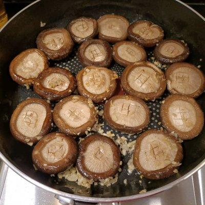 鲍鱼的家常做法清蒸，好吃下饭的素鲍鱼几分钟就学到手（粉丝鲍鱼的家常做法清蒸）