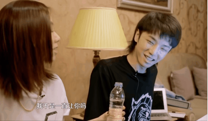 邓紫棋画歌词，邓紫棋画歌词含义（藏在歌词里的意难平……）