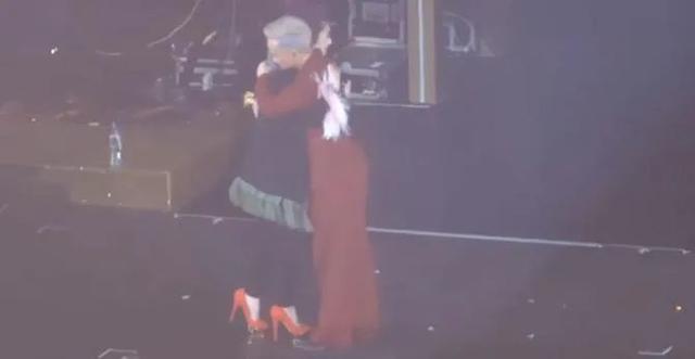 邓紫棋画歌词，邓紫棋画歌词含义（藏在歌词里的意难平……）