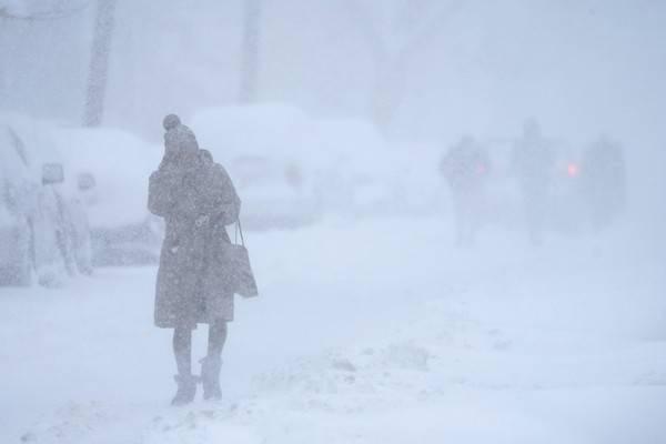 暴风雪会造成什么影响，暴风雪造成的危害（“致命”暴风雪侵袭美国已致4人死亡）