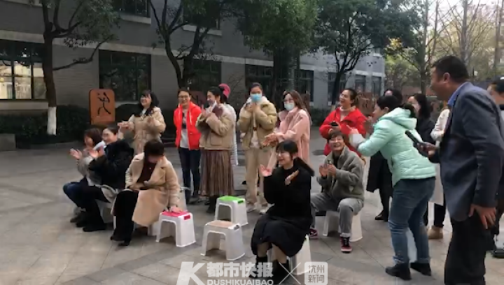 学校要求穿过膝长靴（有100多万粉丝的网红入职杭州一小学）