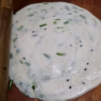 大量小葱可以做什么菜，小葱可以用来做什么菜（自种小葱做的葱油饼要美味）