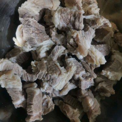 家常牛肉烧萝卜怎么做，牛肉烧萝卜怎么做家常做法（李孃孃爱厨房之一一白萝卜烧牛肉）