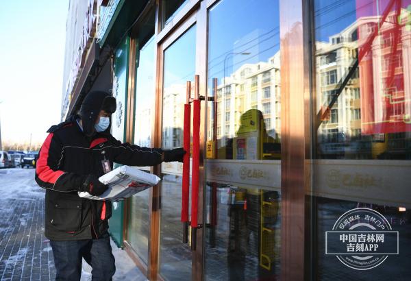 顺丰派件到晚上几点，顺丰最晚几点收件（新春走基层丨顺丰快递小哥）