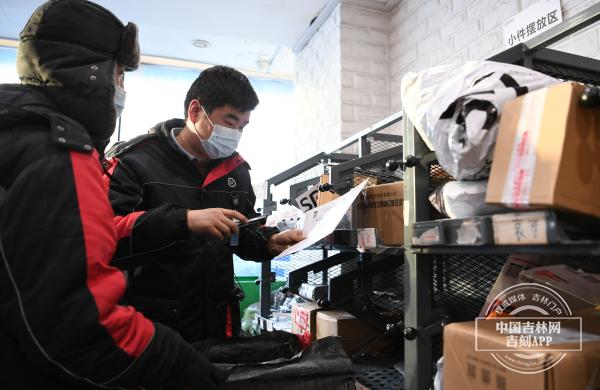 顺丰派件到晚上几点，顺丰最晚几点收件（新春走基层丨顺丰快递小哥）