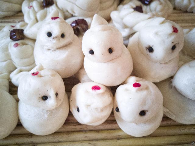 什么日下成语，日下是词语吗（打糕蒸馍贴花花）