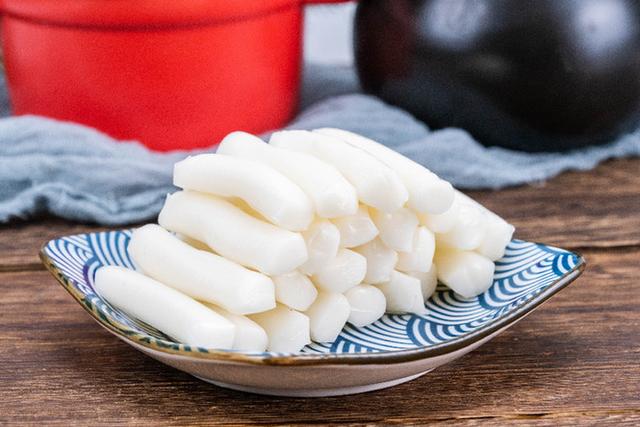 什么日下成语，日下是词语吗（打糕蒸馍贴花花）