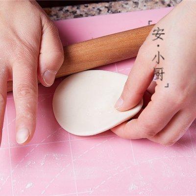糖三角的糖三角的正宗做法，糖三角的做法大全图解窍门（红糖三角这么做不开裂）