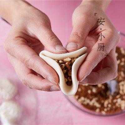 糖三角的糖三角的正宗做法，糖三角的做法大全图解窍门（红糖三角这么做不开裂）