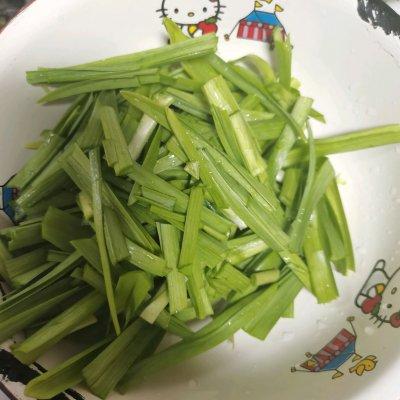 笋怎么炒好吃，笋怎么炒好吃又简单的做法（吃一次想十次的下饭菜竹笋炒蒜苗）