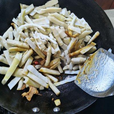 笋怎么炒好吃，笋怎么炒好吃又简单的做法（吃一次想十次的下饭菜竹笋炒蒜苗）