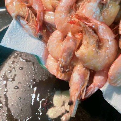 明虾的做法，白灼大明虾的做法大全（年夜菜之嘻哈迎佳节~酱香明虾）
