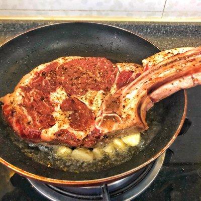 烤箱烤牛排的做法，方太烤箱烤牛排的做法（两块钱搞定一道家常美食烤战斧牛排）