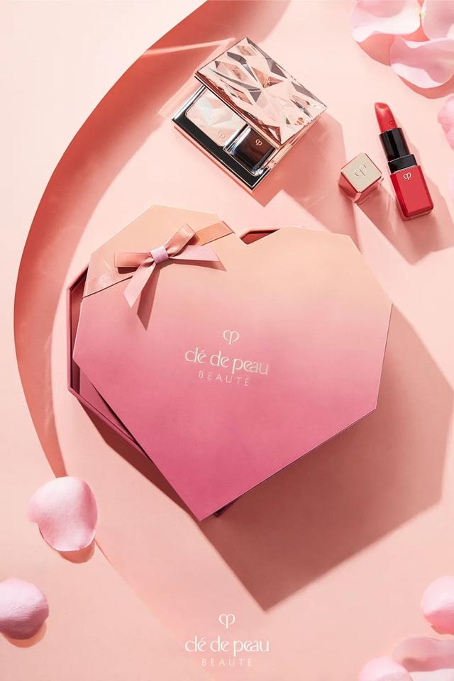 2月14情人节送什么，2月14号情人节送什么礼物（情人节最佳送礼列表借你抄）