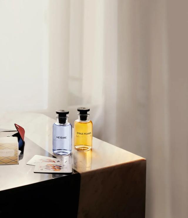 2月14情人节送什么，2月14号情人节送什么礼物（情人节最佳送礼列表借你抄）