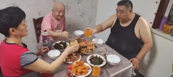 一个单人旁一个几，单人旁一个几念什么（这片“没人管”的平房还迁了）