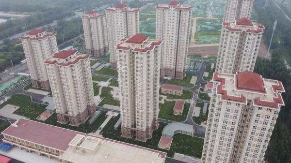 一个单人旁一个几，单人旁一个几念什么（这片“没人管”的平房还迁了）