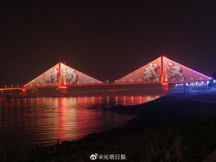 武汉长江灯光秀时间，武汉长江灯光秀是几点钟开始（武汉长江灯光秀你看了吗）