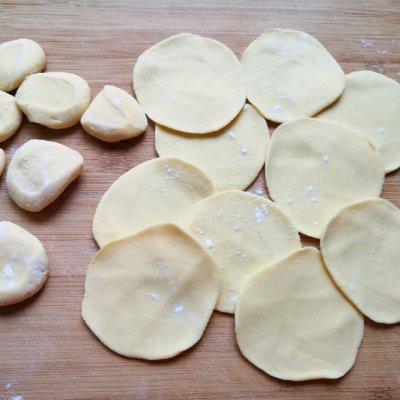 香菇虾仁饺子的做法，香菇虾饺子馅做法大全（香菇虾仁饺子#钟于经典传统味#）