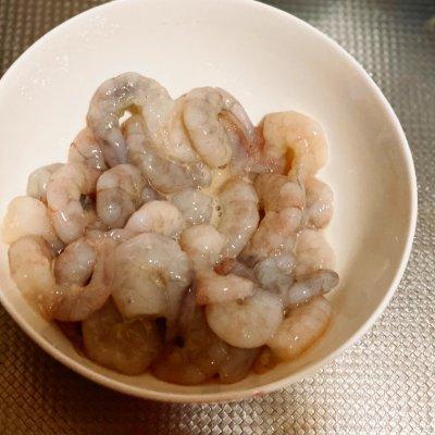 芹菜腰果虾仁家常做法，年夜饭桌上的西芹腰果虾仁