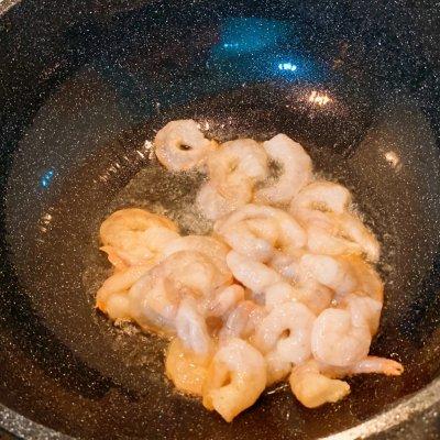 芹菜腰果虾仁家常做法，年夜饭桌上的西芹腰果虾仁