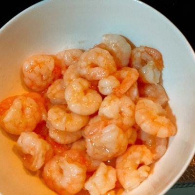 芹菜腰果虾仁家常做法，年夜饭桌上的西芹腰果虾仁