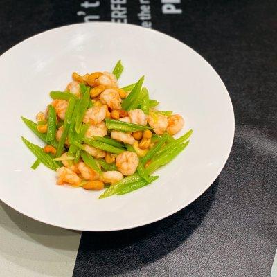 芹菜腰果虾仁家常做法，年夜饭桌上的西芹腰果虾仁