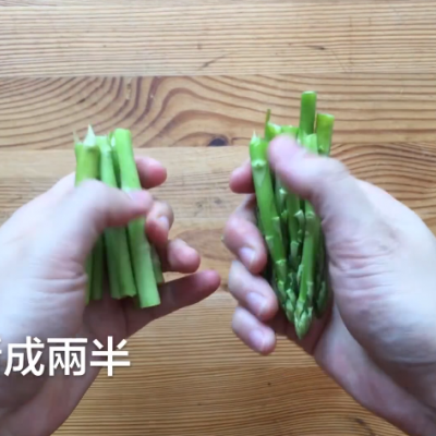 竹节虾做法有哪些，竹节虾最简单的做法（吃一次就让你忘不了的纸包芦笋越南黑虎虾）