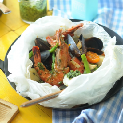 竹节虾做法有哪些，竹节虾最简单的做法（吃一次就让你忘不了的纸包芦笋越南黑虎虾）