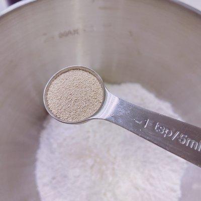 怎么做甜甜圈简单做法，怎么做甜甜圈简单做法不用烤箱（百吃不厌的家庭版甜甜圈）