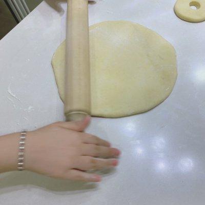 怎么做甜甜圈简单做法，怎么做甜甜圈简单做法不用烤箱（百吃不厌的家庭版甜甜圈）