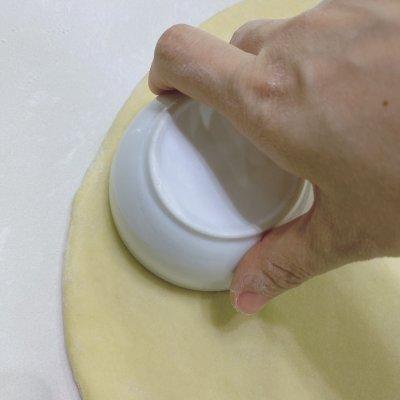 怎么做甜甜圈简单做法，怎么做甜甜圈简单做法不用烤箱（百吃不厌的家庭版甜甜圈）