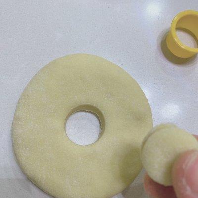 怎么做甜甜圈简单做法，怎么做甜甜圈简单做法不用烤箱（百吃不厌的家庭版甜甜圈）