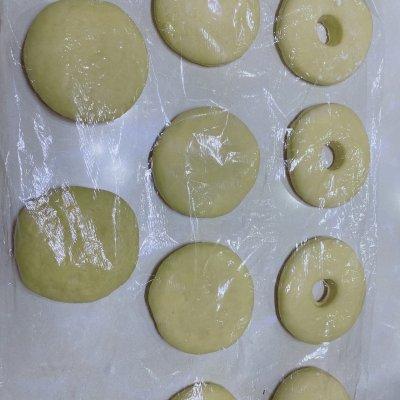 怎么做甜甜圈简单做法，怎么做甜甜圈简单做法不用烤箱（百吃不厌的家庭版甜甜圈）