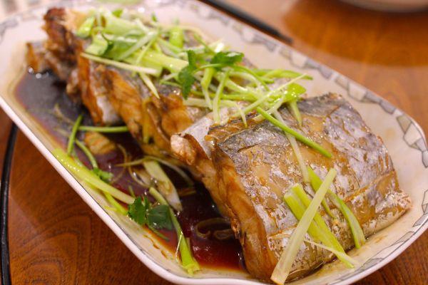 蒸带鱼的家常做法，新鲜清蒸带鱼家常做法全过程（少油少盐的清蒸带鱼）