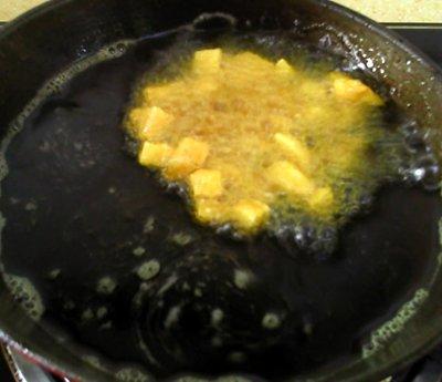 红薯饼用普通面粉做法，红薯饼用什么面粉（#味达美名厨福气汁）
