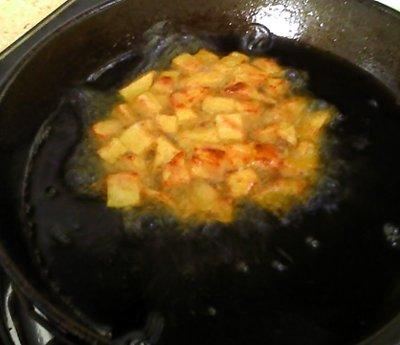 红薯饼用普通面粉做法，红薯饼用什么面粉（#味达美名厨福气汁）
