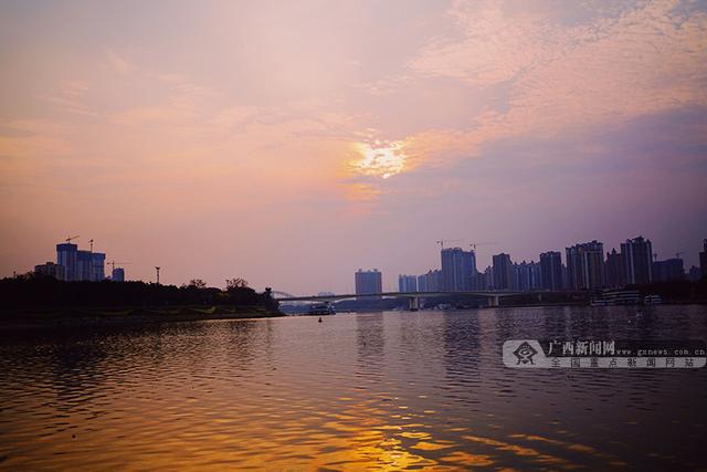日落图片  晚霞。，好看的风景图片 日落（来邕江边看一场落日黄昏）